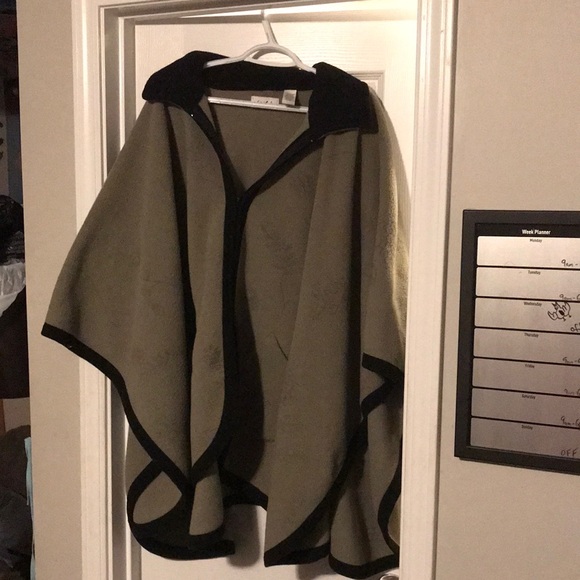 Cottage core zip up Poncho - Picture 1 of 3